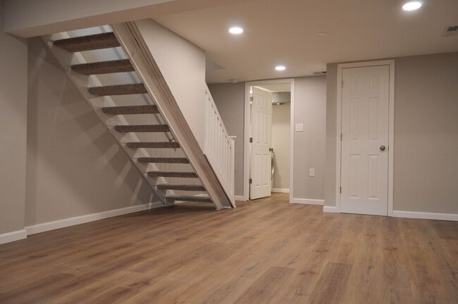 Building Photo - 2464 S Burberry Ln