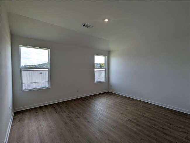 Building Photo - 1040 Rently St