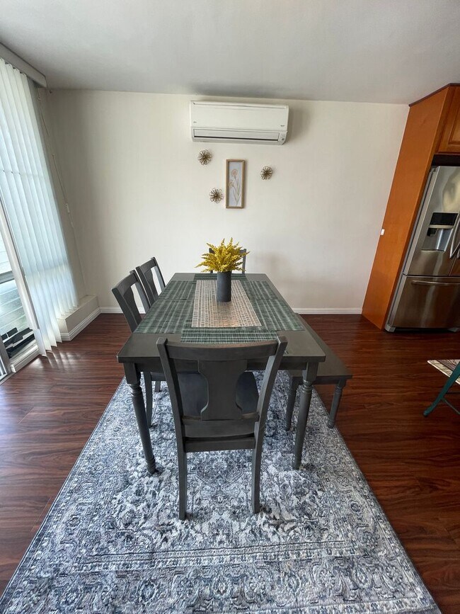 Building Photo - Skyline Living | Furnished 2-Bedroom with ...