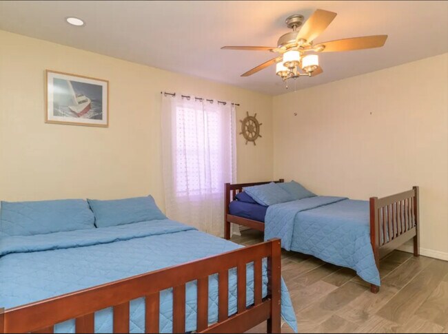 Building Photo - 102 W Corral St