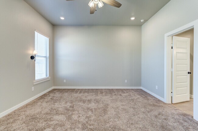 Building Photo - 1614 141st St