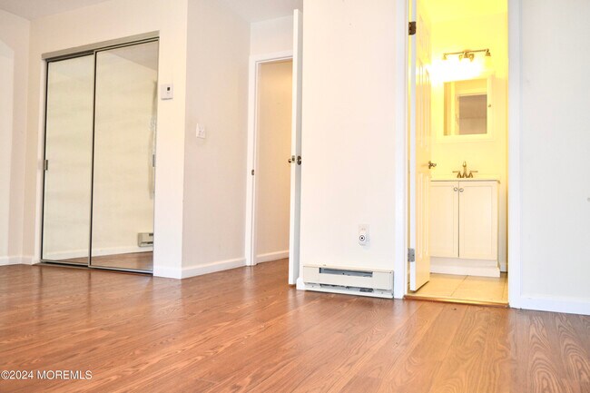 Building Photo - 30 Meadow Green Cir