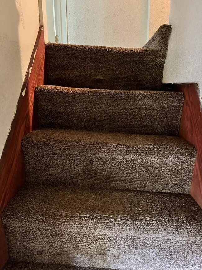 Building Photo - Beautiful 4 bedrooms house in a quiet little town