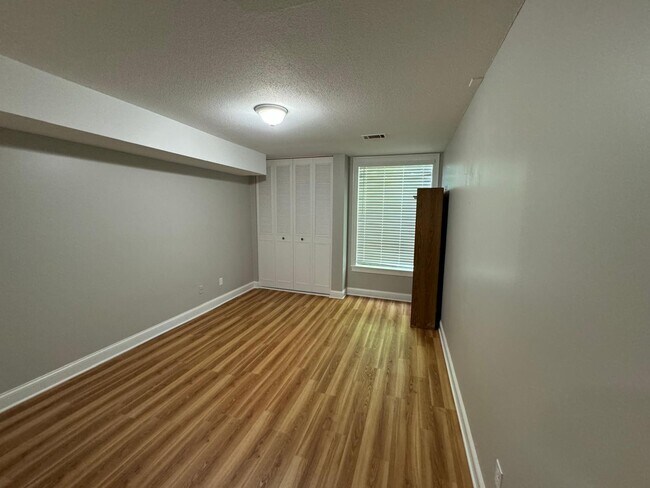Building Photo - 38K Shrewsbury Green Dr