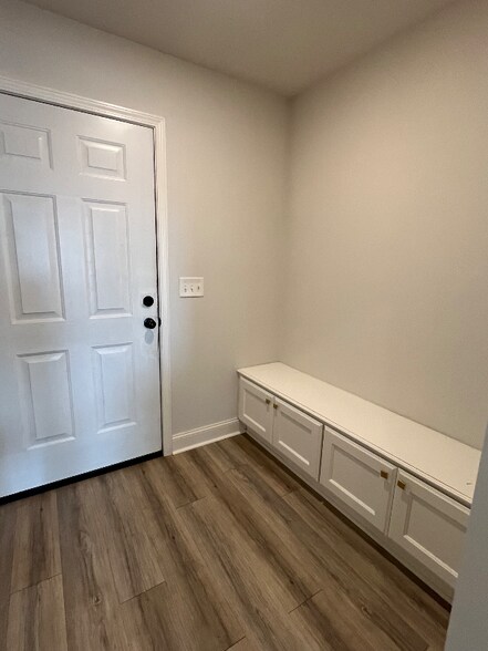 Building Photo - 579 Silver Hill Dr