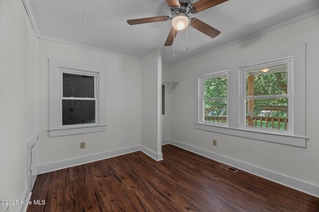 Building Photo - 209 Ellington St