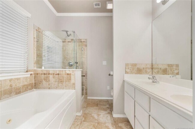 Building Photo - Glenpool Beauty!  3 Bedroom, 2 Bath Home