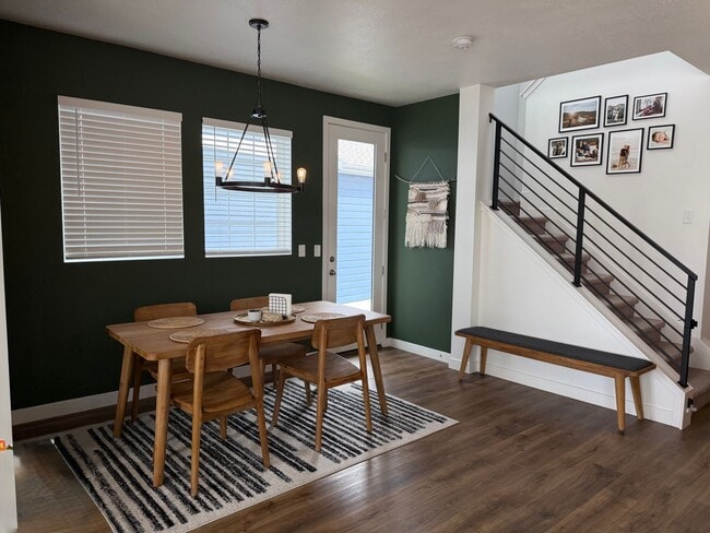 Building Photo - 3 bedroom, 2 bathroom South Jordan Home