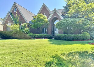 Building Photo - Spacious 4-Bed Colonial in Troy’s Stone Ha...