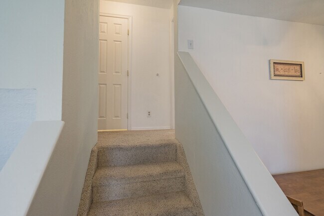 Building Photo - 3 Bedroom Home In St. George With Spacious Backyard