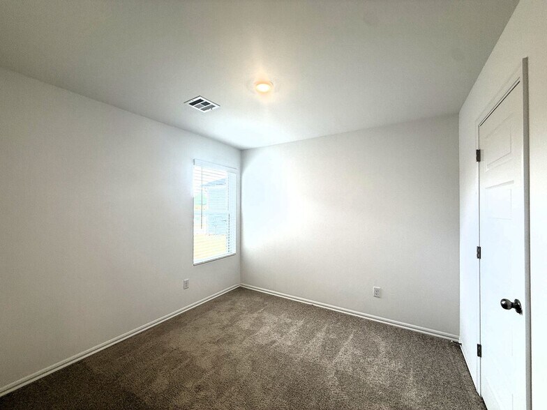 Building Photo - 3625 Blue Ave