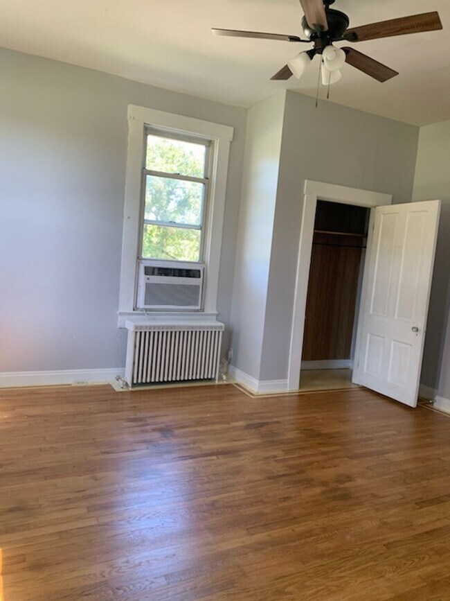 Building Photo - 3911 Old Hwy 100