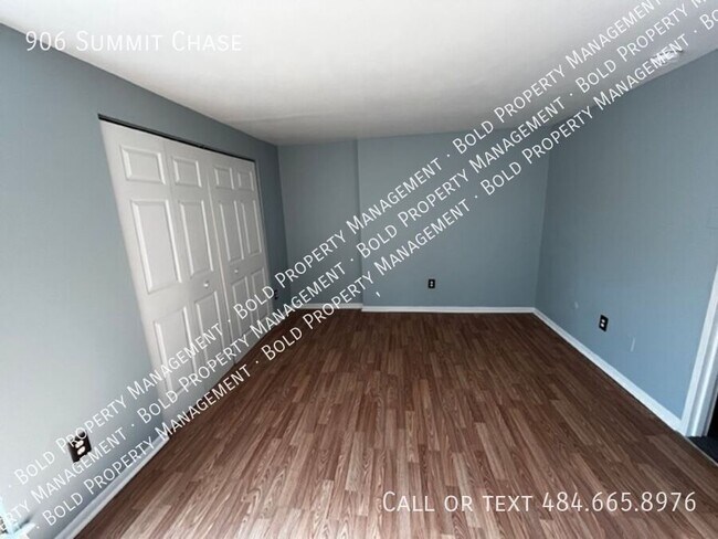 Building Photo - 906 Summit Chase Dr