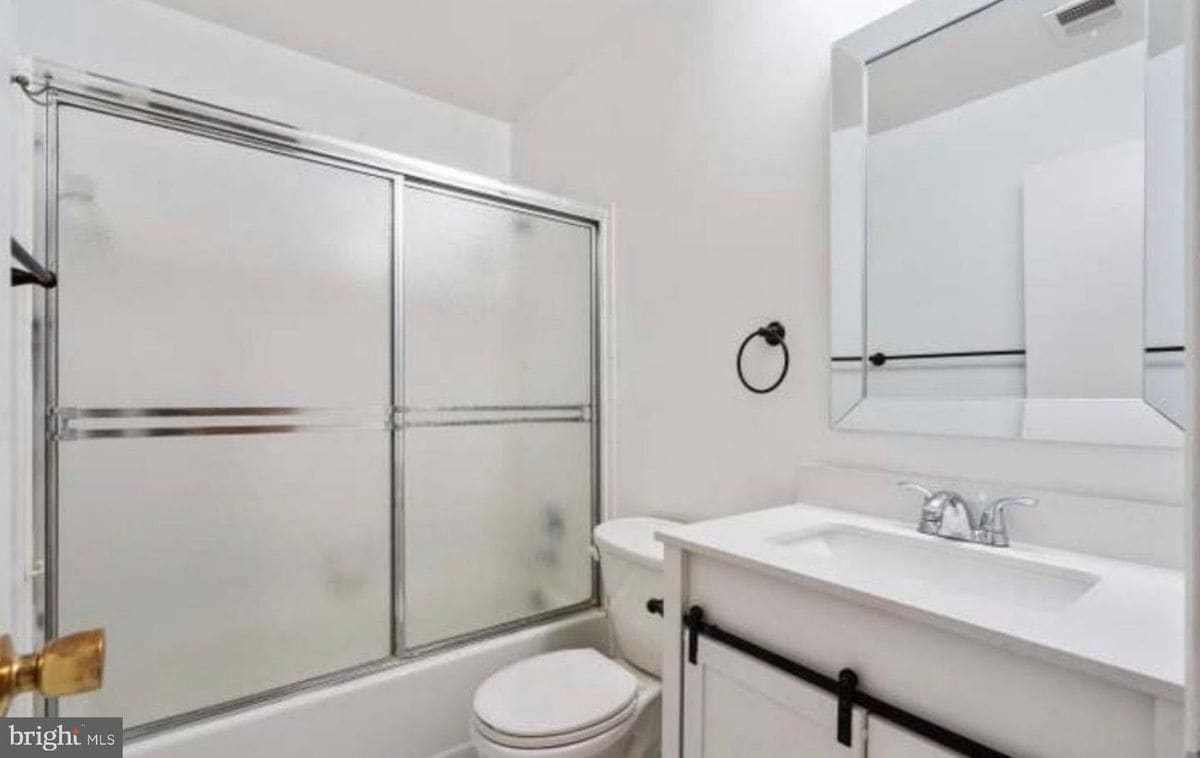 Building Photo - 5501 Woodlawn Manor Ct