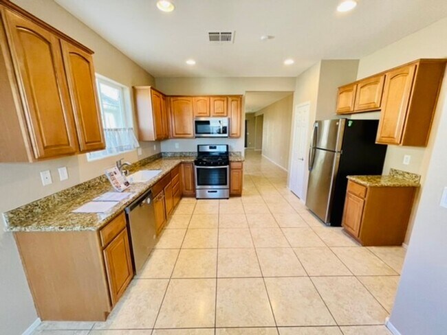 Building Photo - Beautiful Upgraded, single story home in a...
