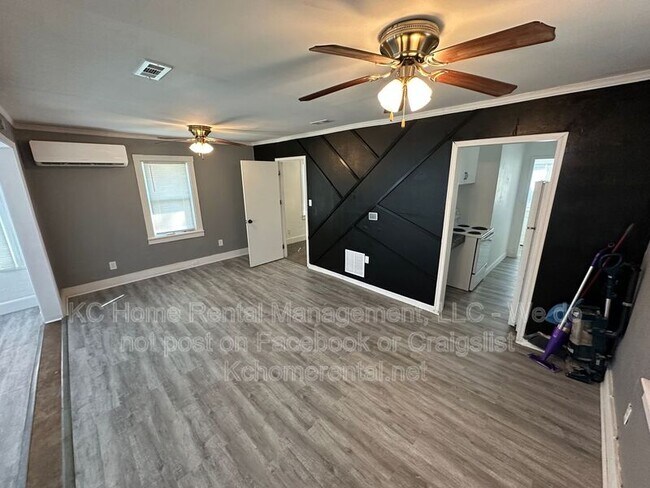 Building Photo - 2917 E 61st St