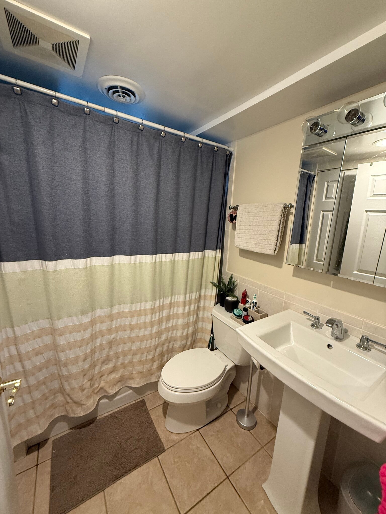 Building Photo - 4108 Maplewood N Ave