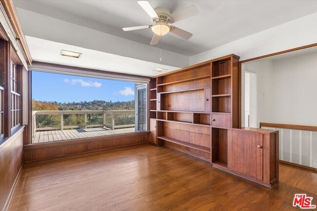 Building Photo - 2258 Moreno Dr