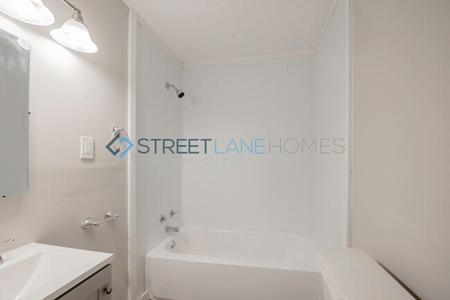 Building Photo - NOW OFFERING $250 OFF FIRST FULL MONTH IF ...