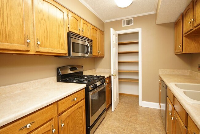 Building Photo - Great 3 Bedroom 2 bath home in Central Nic...