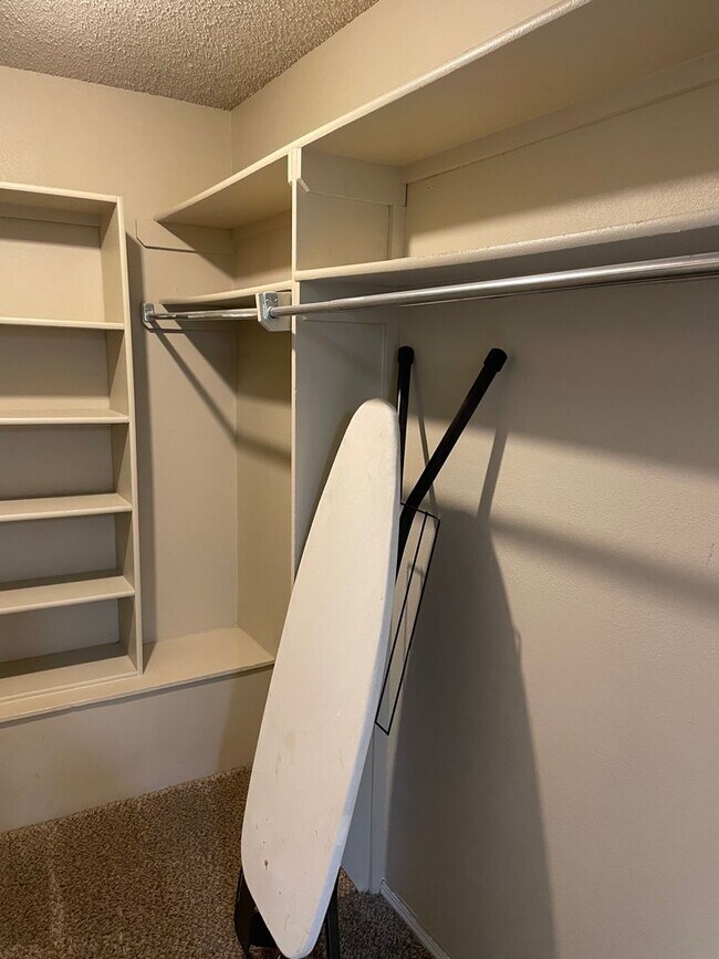 Building Photo - Darling 1 Bed, 1.5 Bath Townhouse with sma...