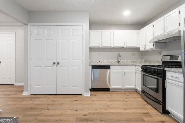Building Photo - 1041 Plantation Way