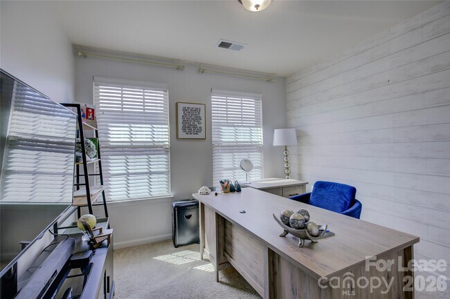 Building Photo - 1731 Evergreen Dr