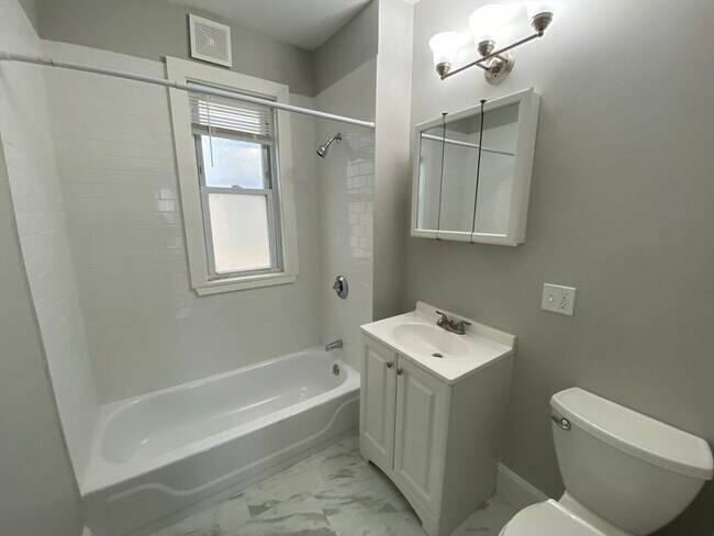 Building Photo - 139 Bowdoin St