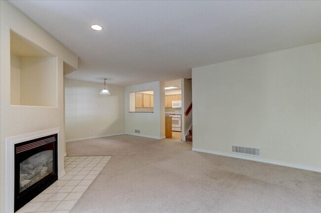 Building Photo - 930 Button Rock Dr