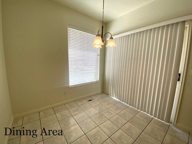 Building Photo - SPACIOUS HOME FOR RENT! + MOVE IN SPECIAL