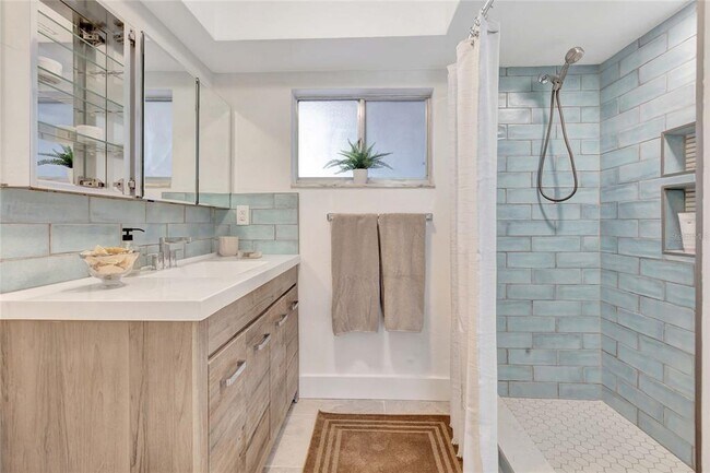 Building Photo - 3755 S School Ave