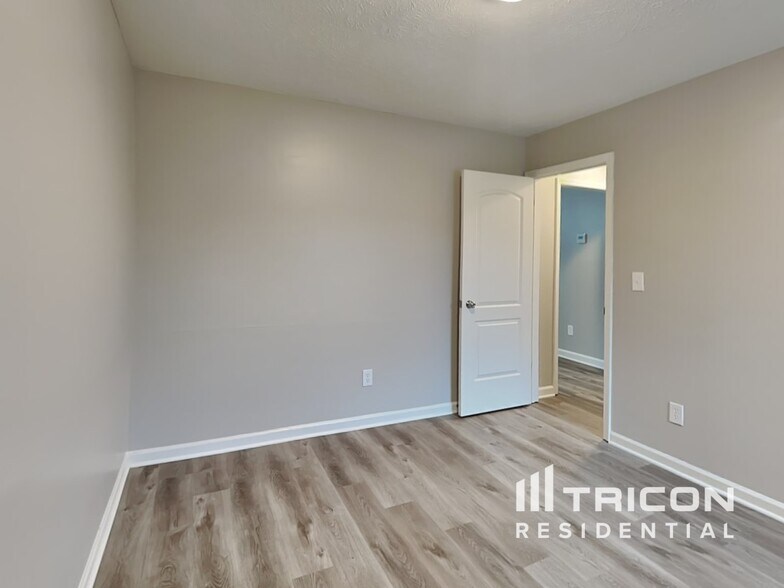 Building Photo - 5099 Marvin Dr