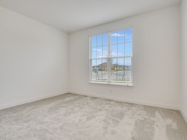 Building Photo - ONE-STORY Home in Marble Falls - 2932 SF with THREE-CAR GARAGE - On a CUL-DE-SAC!