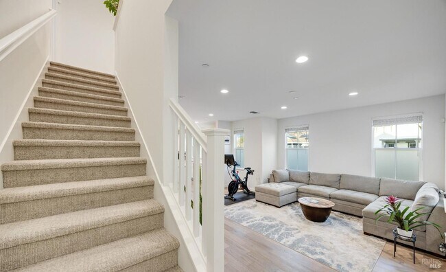 Building Photo - 1747 Linden Ln