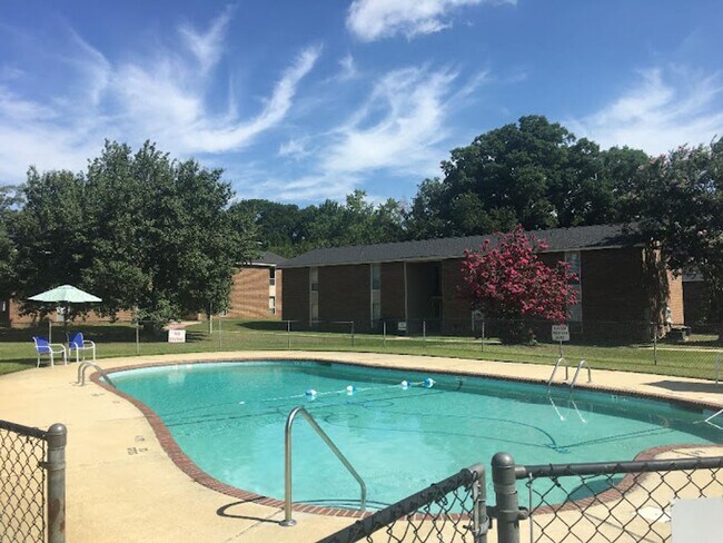 Building Photo - 5850 Century Oaks Dr