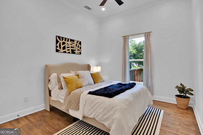 Building Photo - 1774 Vesta Ave