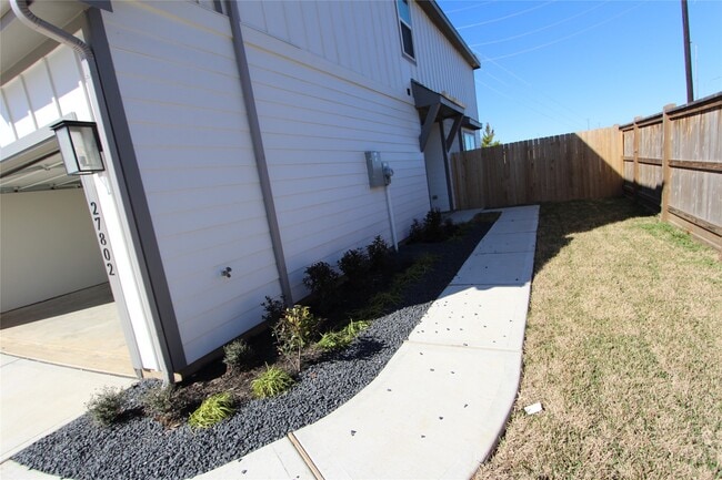 Building Photo - 27802 Western Crk Ct