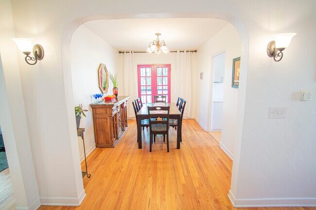 Building Photo - 2423 Rose Ave NW