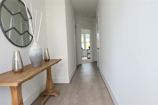 Building Photo - 311 Cyclamen St