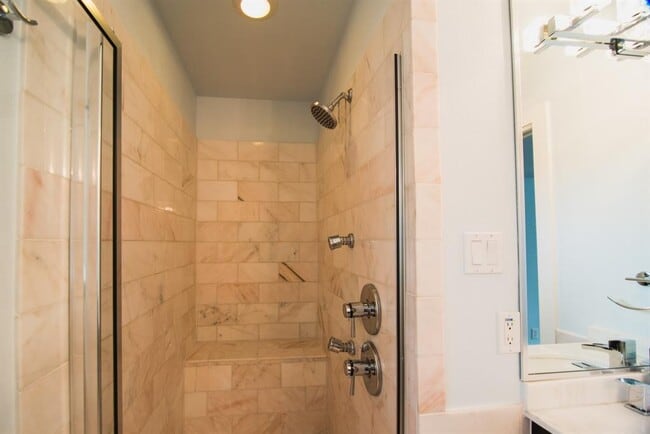 Building Photo - 2901 Gem Cir