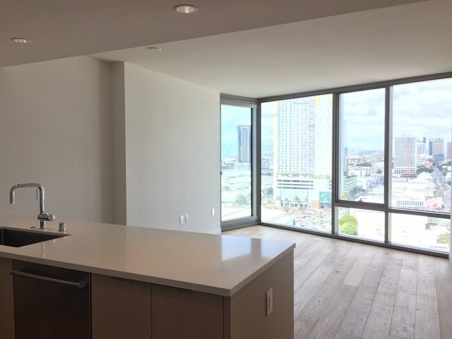 Building Photo - Kakaako: Ae'o - 2 Bed, 2 Bath Condo with o...