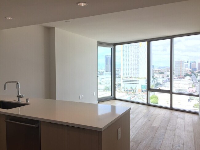 Building Photo - Kakaako: Ae'o - 2 Bed, 2 Bath Condo with one Parking (Electric Car OK!)