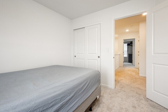 Building Photo - 1300 Kentwood Dr