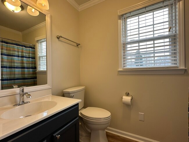 Building Photo - 328 Brookside Ct
