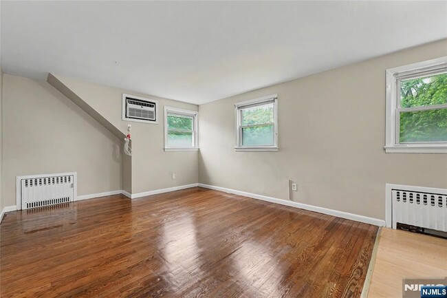 Building Photo - 203 Brinkerhoff St