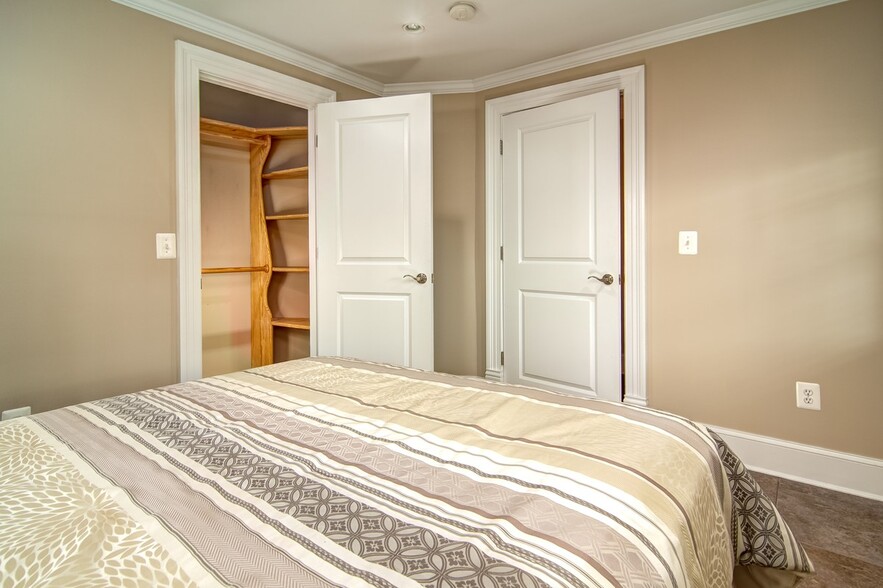 Building Photo - 513 7th St SE