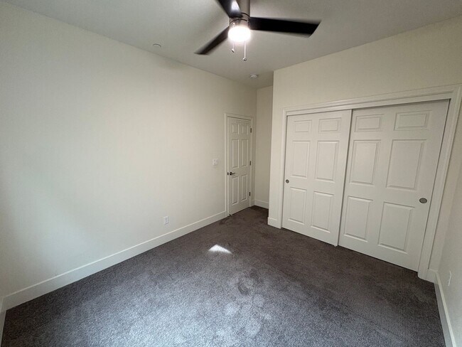 Building Photo - SE Visalia home Rent Ready!