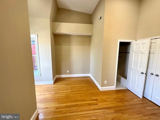 Building Photo - 1227 Linden Pl NE