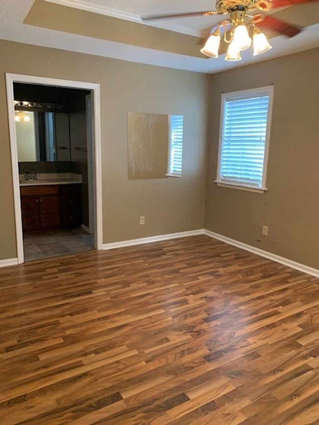 Building Photo - 3BD/2B in Remerton