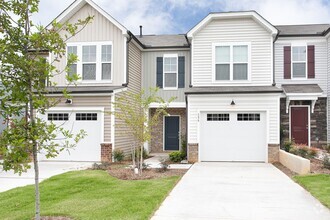 Building Photo - 2-story townhome